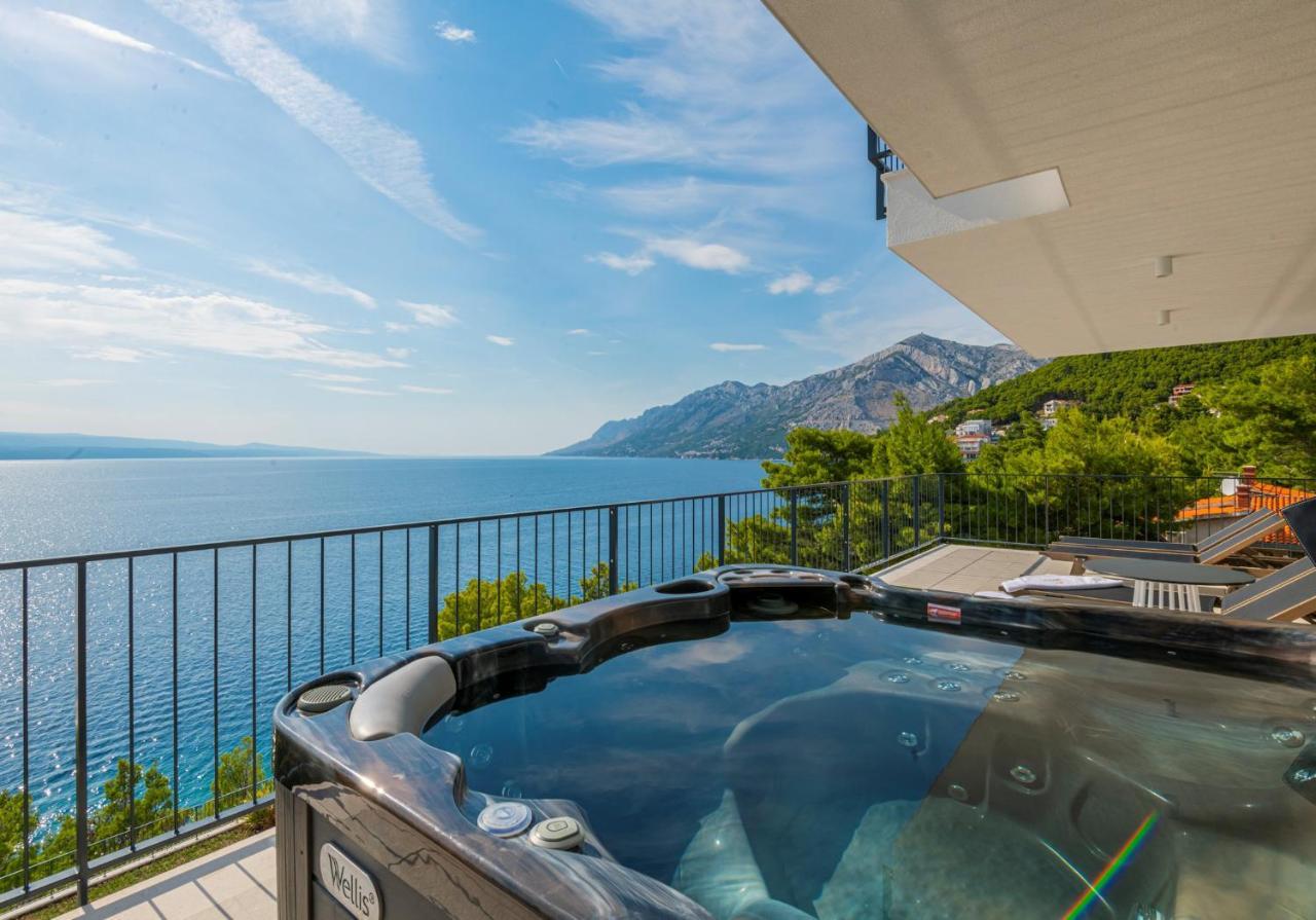 Villa Beautiful Seafront Split 9 Bedrooms Bellamar Vista Retreat Large Heated Infinity Pool Jacuzzi Makarska